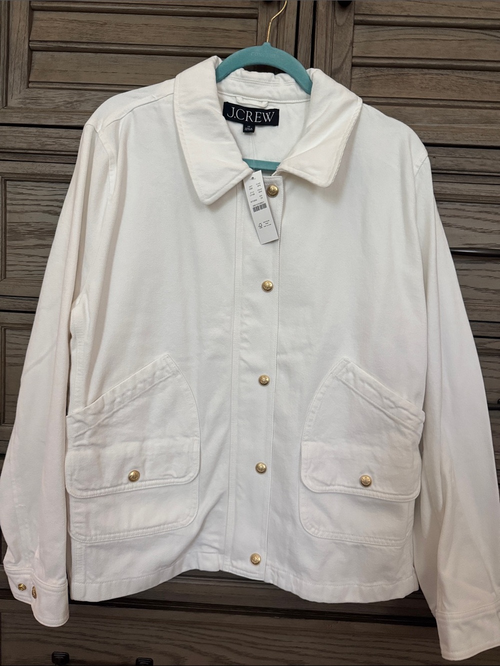 NWT, JCrew white denim jacket . Women’s
Size 2X.